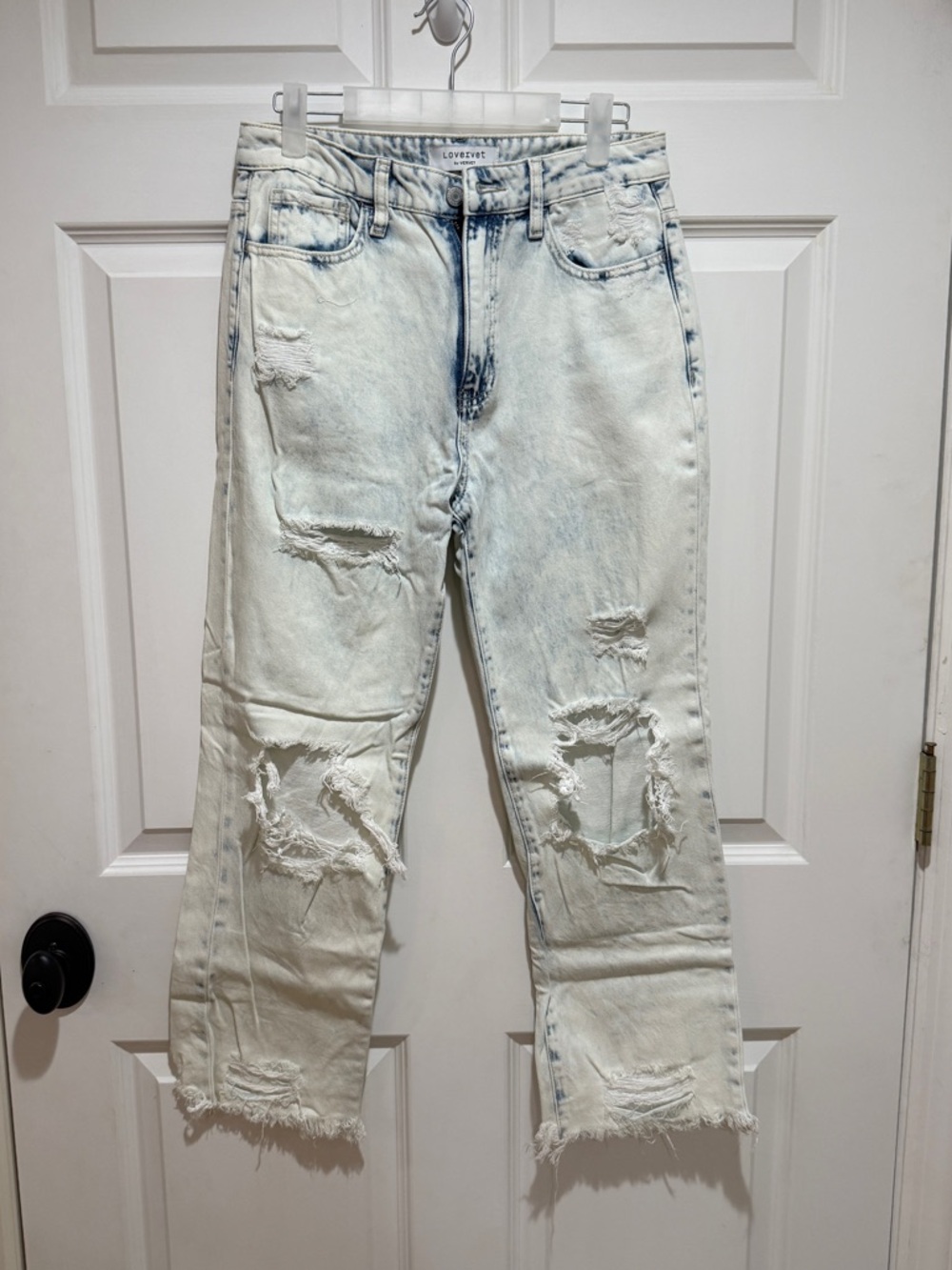 Light Wash Distressed Ankle Jeans - Women